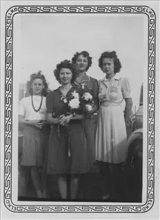 small_dchs homecoming candidates and queen 1943.webp